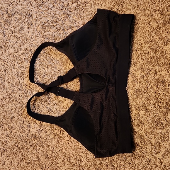 Victoria's Secret - Victoria Sport Sports Bra - Picture 2 of 8